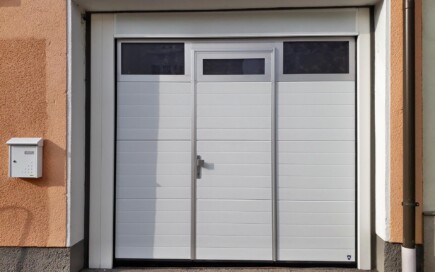 Torcenter Oberwart - Deckensektionaltor Stahl mit Verglasung und Gehtüre