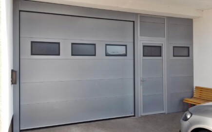 Torcenter Oberwart - Deckensektionaltore Stahl mit Verglasung und Nebentüre