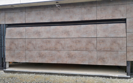 Torcenter Oberwart - Fassadenbündiges Tor