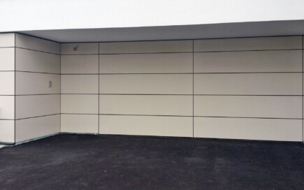 Torcenter Oberwart - Fassadenbündiges Tor