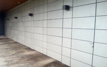 Torcenter Oberwart - Fassadenbündiges Tor