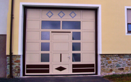 Torcenter Oberwart - Hofeinfahrtstor